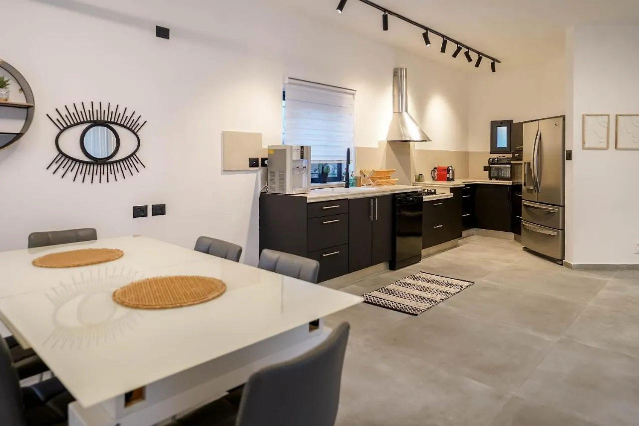 וילה רוני בריכה מחוממת Villa Roni Heated Pool Eilat