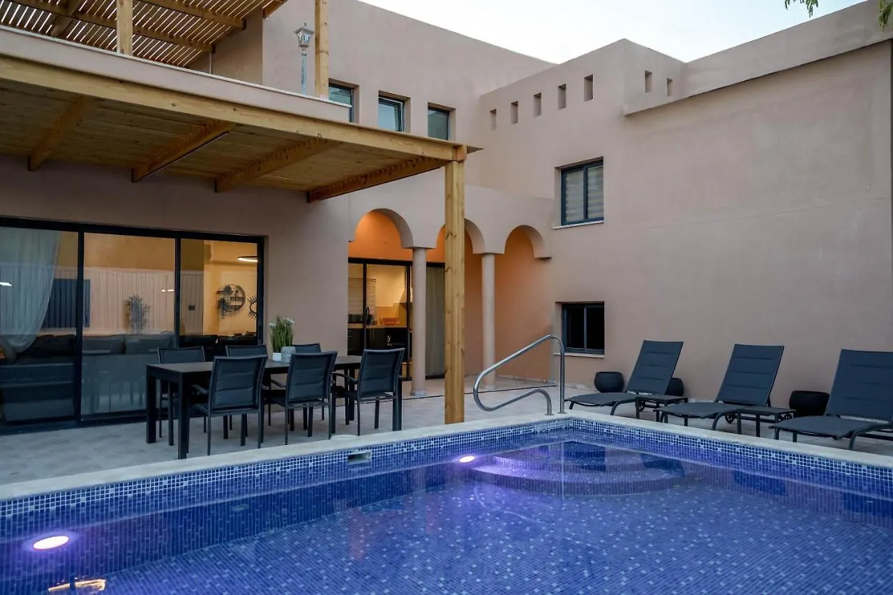 וילה רוני בריכה מחוממת Villa Roni Heated Pool Eilat