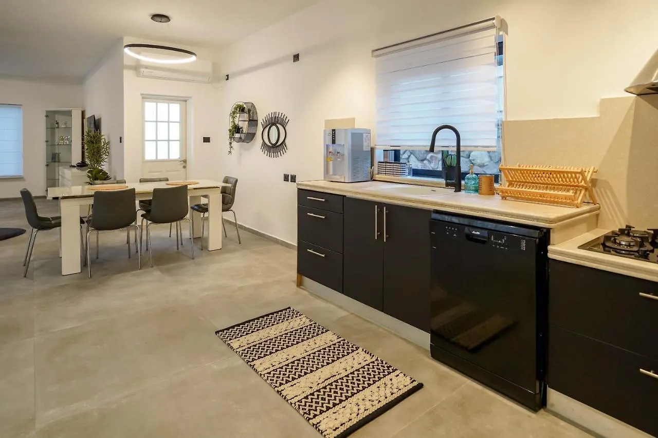 וילה רוני בריכה מחוממת Villa Roni Heated Pool Eilat