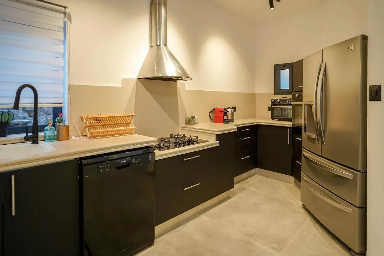 וילה רוני בריכה מחוממת Villa Roni Heated Pool Eilat